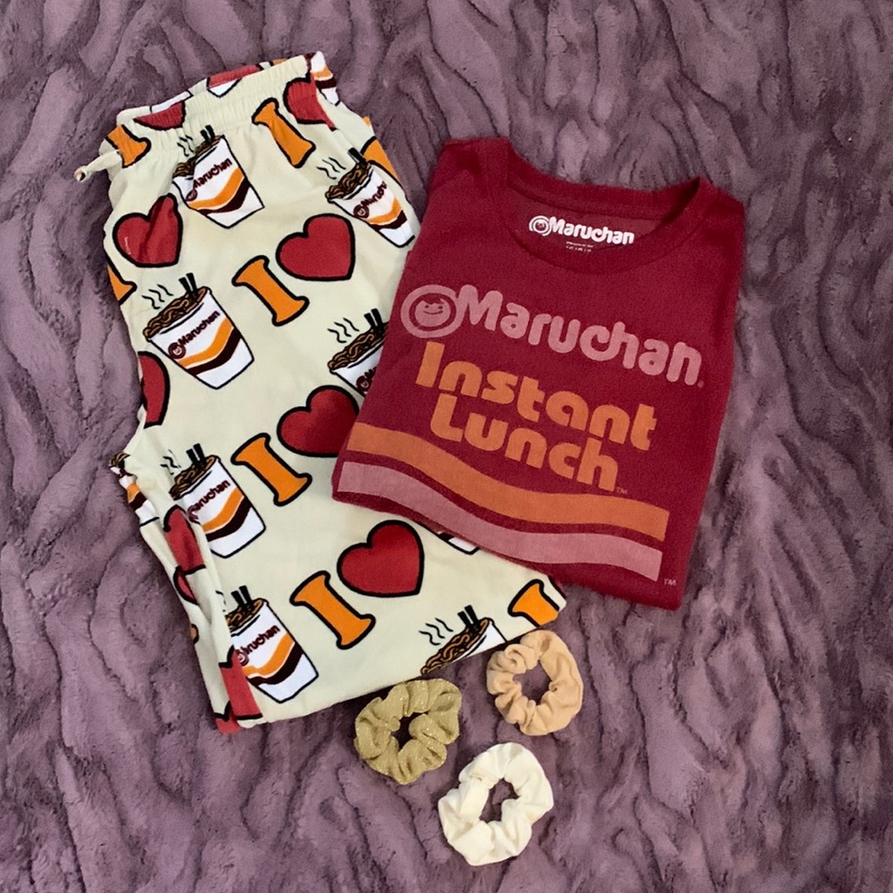 💋🌹MARUCHAN instant lunch long sleeve bed shirt.  Size large
